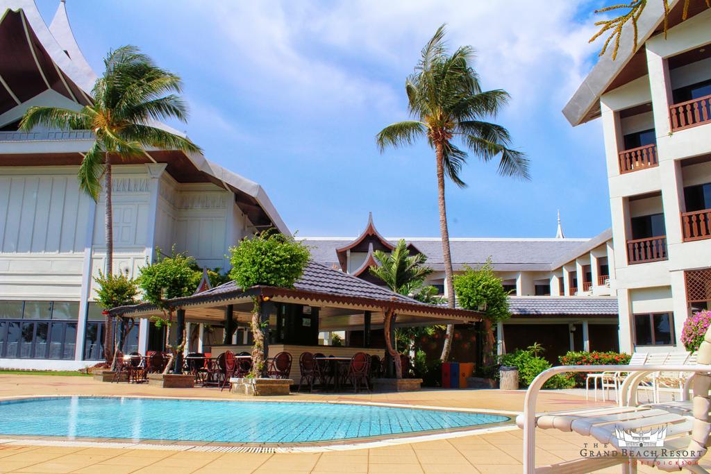 The Grand Beach Resort Port Dickson Extérieur photo