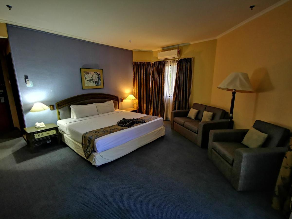 The Grand Beach Resort Port Dickson Extérieur photo